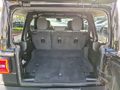 Used 2025 Jeep Wrangler Unlimited Sahara w/ Safety Group AWD/4WD image 30