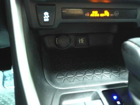 Used 2023 Toyota RAV4 XLE AWD/4WD image 18