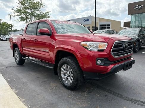 Used 2019 Toyota Tacoma SR5 AWD/4WD image 2
