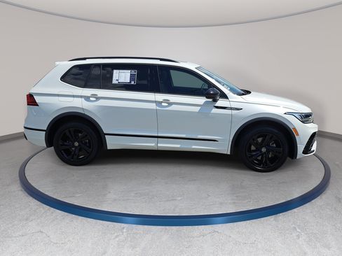 Used 2023 Volkswagen Tiguan SE R-Line FWD image 4