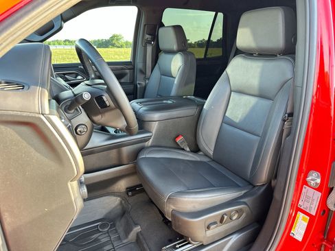 Used 2024 Chevrolet Tahoe LT w/ Luxury Package AWD/4WD image 11