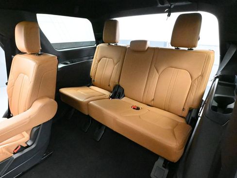 Used 2024 Ford Expedition Platinum AWD/4WD image 45