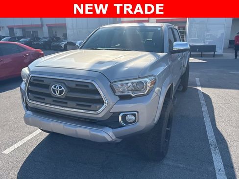 Used 2016 Toyota Tacoma Limited image 3