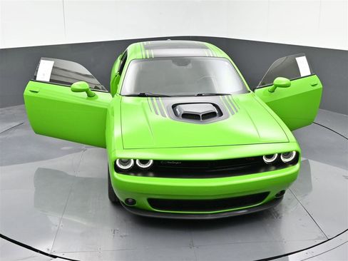 Used 2017 Dodge Challenger R/T image 36