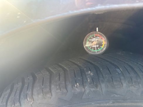 Used 2021 Toyota Sienna XLE image 2