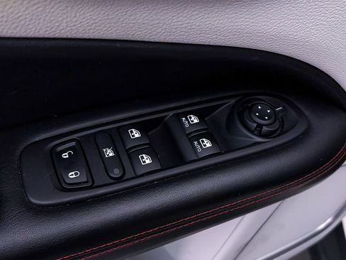 Used 2018 Jeep Compass Limited AWD/4WD image 17