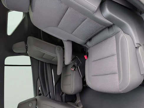 Used 2025 Chevrolet Traverse LT image 15