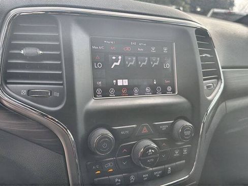 Used 2021 Jeep Grand Cherokee Laredo RWD image 13