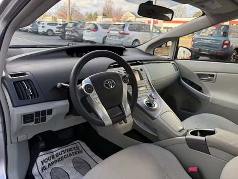 Used 2012 Toyota Prius Two image 41
