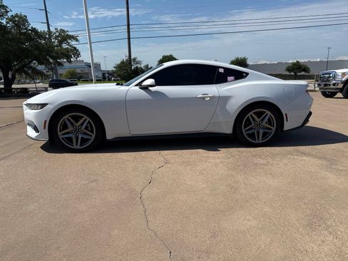 Used 2025 Ford Mustang Premium RWD image 4