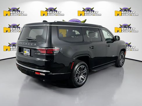 Used 2025 Jeep Wagoneer 4WD image 5