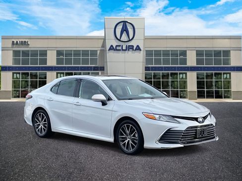 Used 2022 Toyota Camry XLE w/ Navigation Upgrade Package image 8