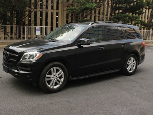 Used 2016 Mercedes-Benz GL 320 BlueTEC 4MATIC w/ Premium I Package image 12
