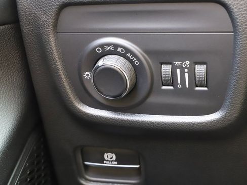 New 2025 Jeep Grand Cherokee L Laredo image 36