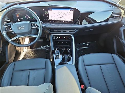 Certified 2025 Audi Q5 Premium w/ Convenience Package image 18