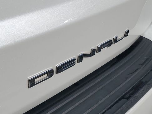 Used 2022 GMC Yukon Denali AWD/4WD image 7