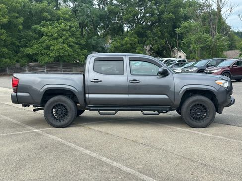Used 2022 Toyota Tacoma SR AWD/4WD image 5