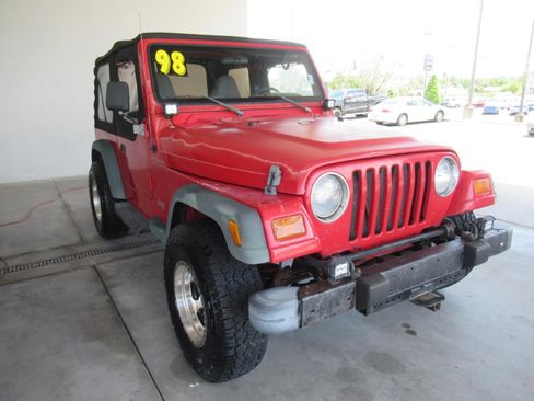 Used 1998 Jeep Wrangler SE AWD/4WD image 2
