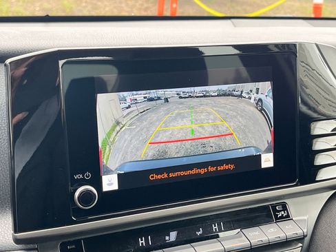 Used 2025 Toyota Camry LE image 18