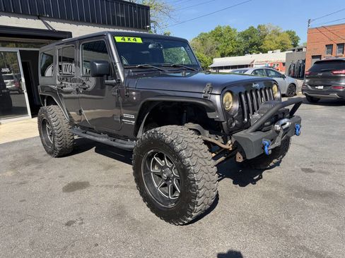 Used 2018 Jeep Wrangler Unlimited Sport S AWD/4WD image 7