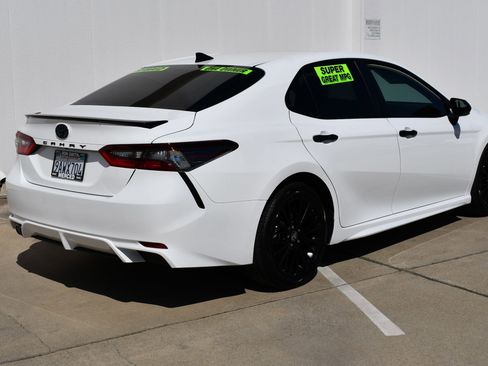 Used 2022 Toyota Camry SE FWD image 6
