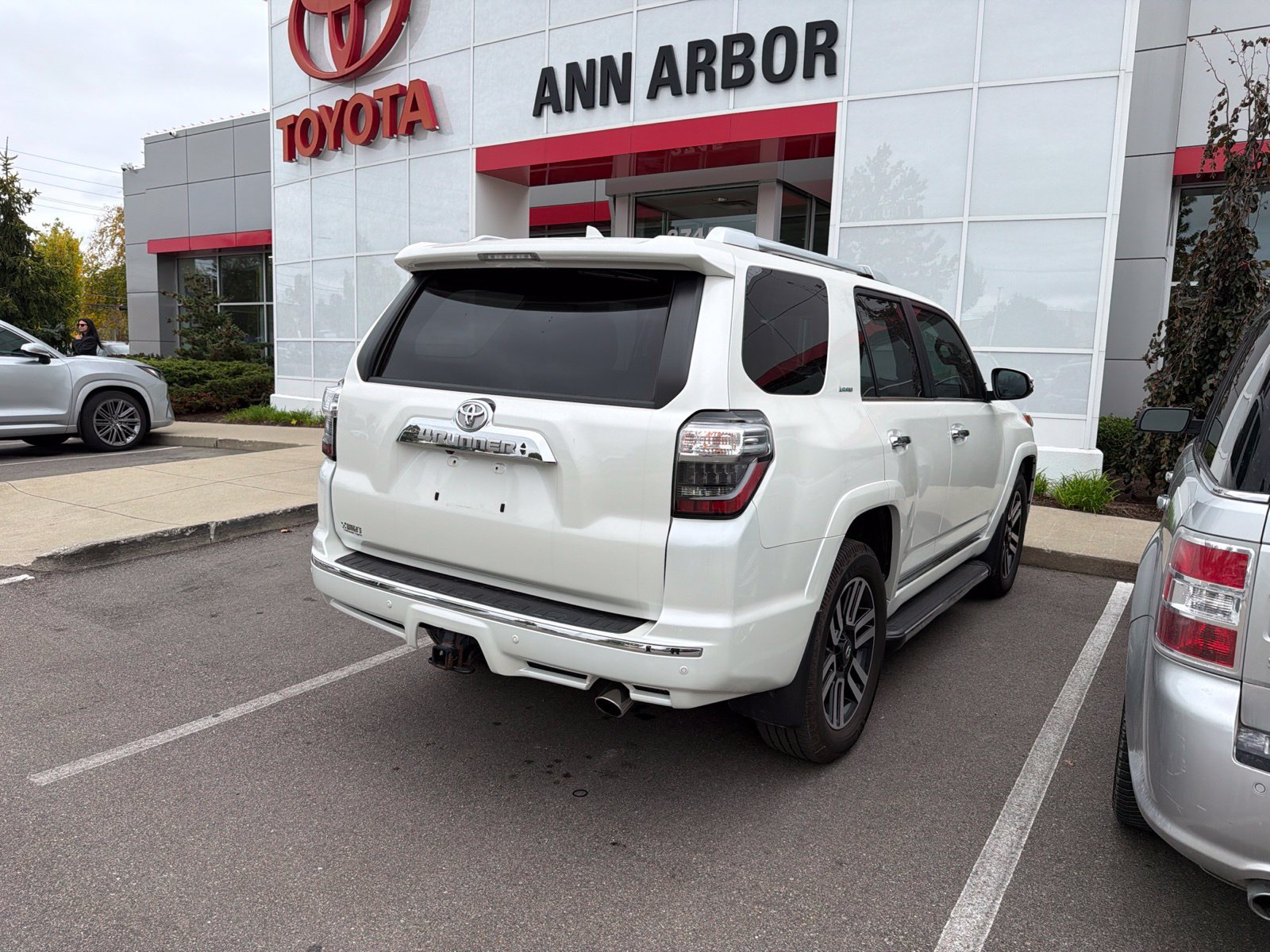 Used 2019 Toyota 4Runner Limited AWD/4WD image 4