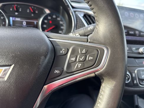 Used 2017 Chevrolet Malibu LT image 18