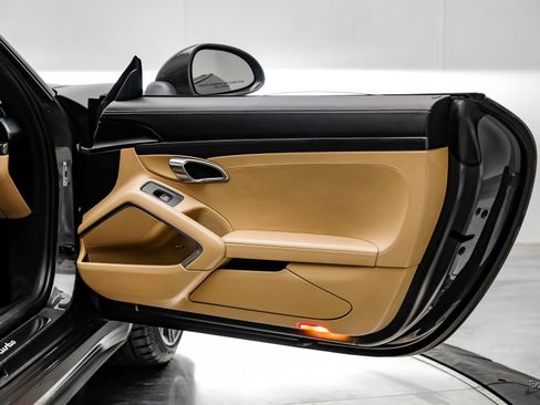 Used 2017 Porsche 911 Turbo image 89