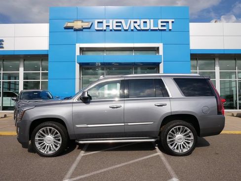 Used 2019 Cadillac Escalade Premium Luxury AWD/4WD image 4
