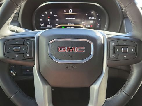 Used 2024 GMC Yukon XL SLT w/ SLT Luxury Package image 11