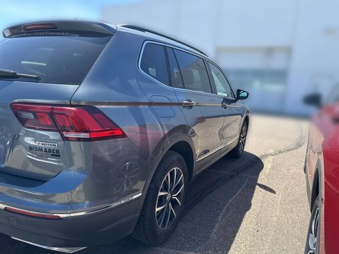 Used 2020 Volkswagen Tiguan SE w/ Panoramic Sunroof Package AWD/4WD image 3