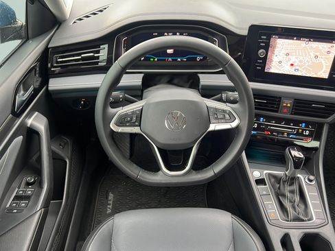 Used 2025 Volkswagen Jetta SEL FWD image 14