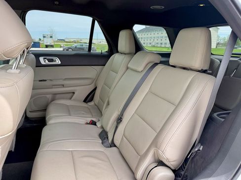 Used 2014 Ford Explorer XLT w/ Equipment Group 202A AWD/4WD image 12