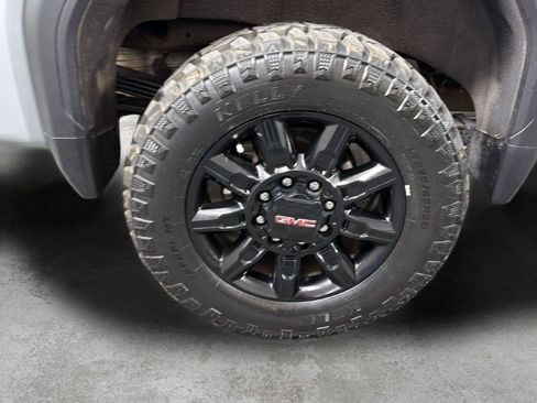 Used 2024 GMC Sierra 2500 AT4 w/ Technology Package AWD/4WD image 16