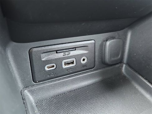 Used 2024 GMC Terrain SLE w/ Driver Convenience Package image 23