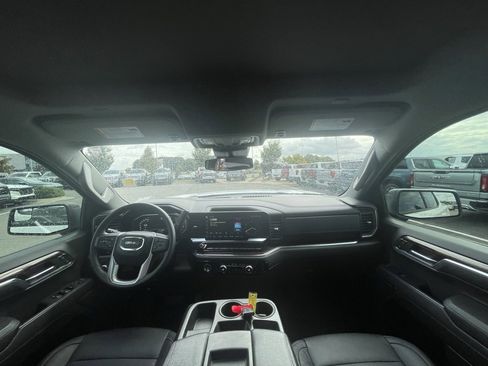 Used 2024 GMC Sierra 1500 Elevation image 28