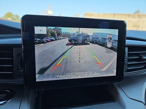 Used 2022 Ford Explorer XLT image 28