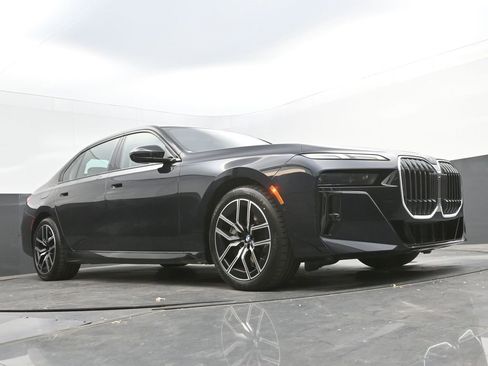 Certified 2023 BMW 760i xDrive image 42