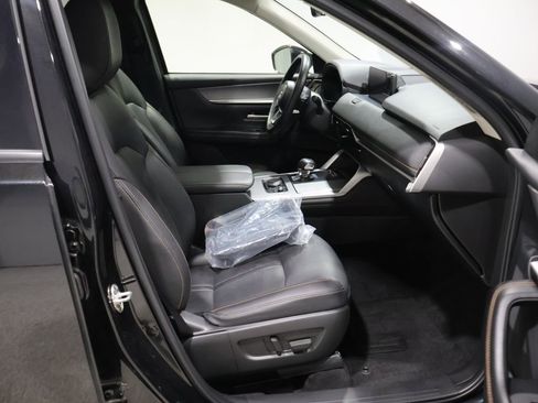 Used 2024 MAZDA CX-90 3.3 Turbo w/ Preferred Plus AWD/4WD image 17