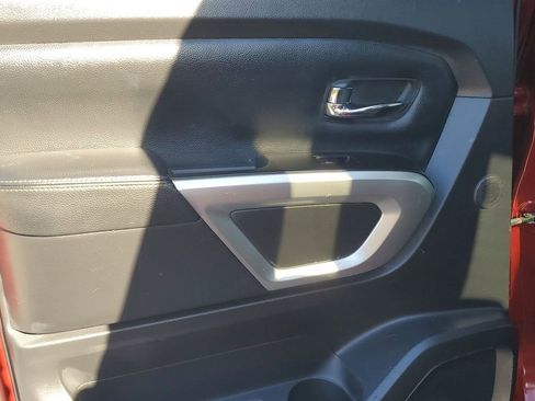 Used 2019 Nissan Titan SL w/ Chrome Package image 43