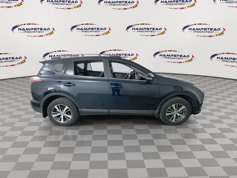 Used 2017 Toyota RAV4 XLE AWD/4WD image 9