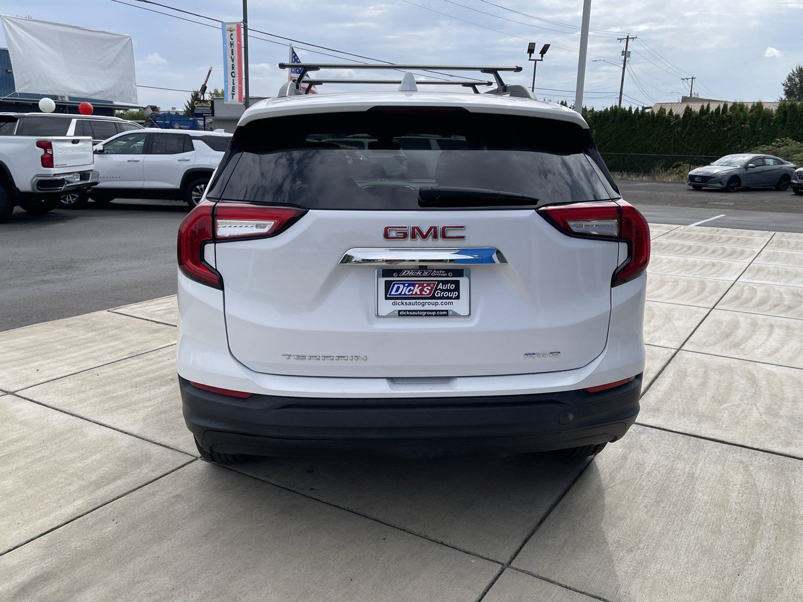Used 2022 GMC Terrain SLE w/ Driver Convenience Package AWD/4WD image 4