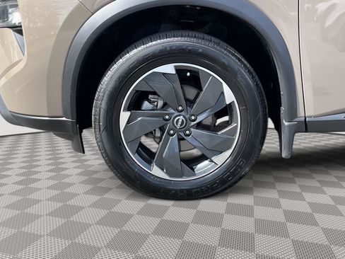 Used 2024 Nissan Rogue SV w/ SV Premium Package AWD/4WD image 9