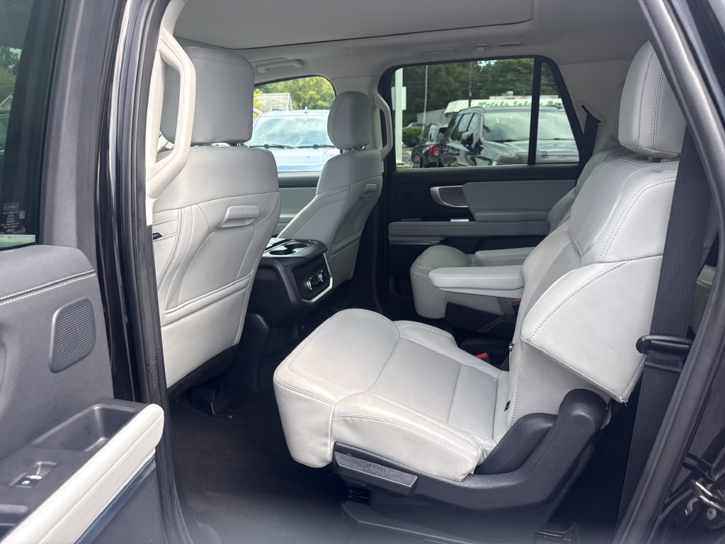 Used 2025 Ford Expedition Max Platinum w/ Driver's Package AWD/4WD image 17
