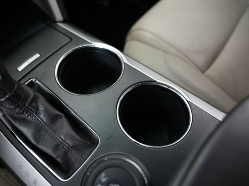 Used 2013 Ford Explorer XLT image 28