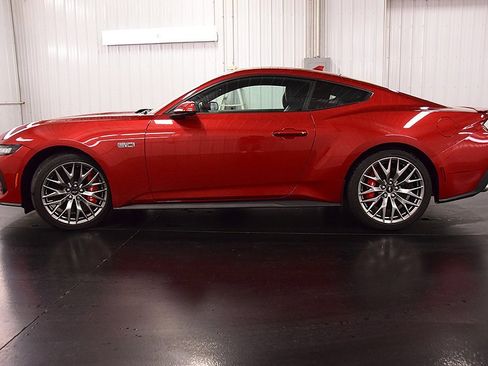 Used 2024 Ford Mustang GT Premium image 4