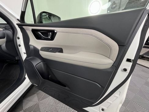 Used 2025 Subaru Forester Limited image 25