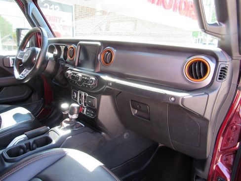 Used 2021 Jeep Gladiator Mojave AWD/4WD image 39