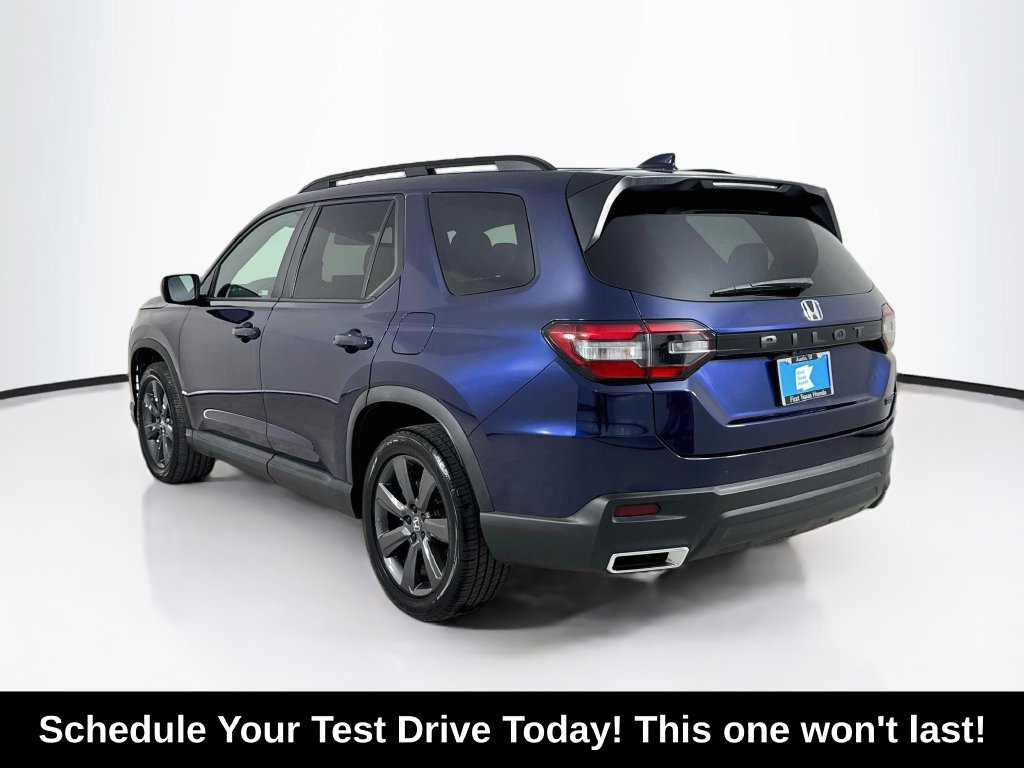 Used 2023 Honda Pilot Sport image 5