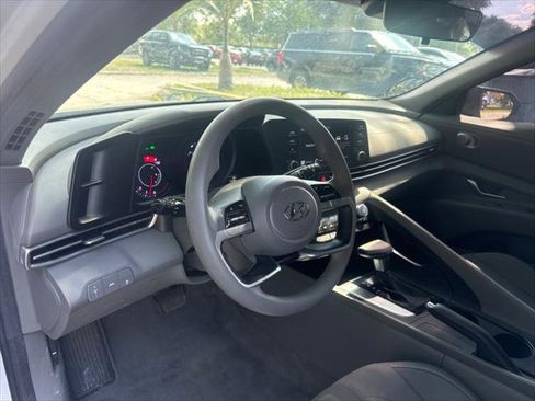 Used 2023 Hyundai Elantra SEL FWD image 10